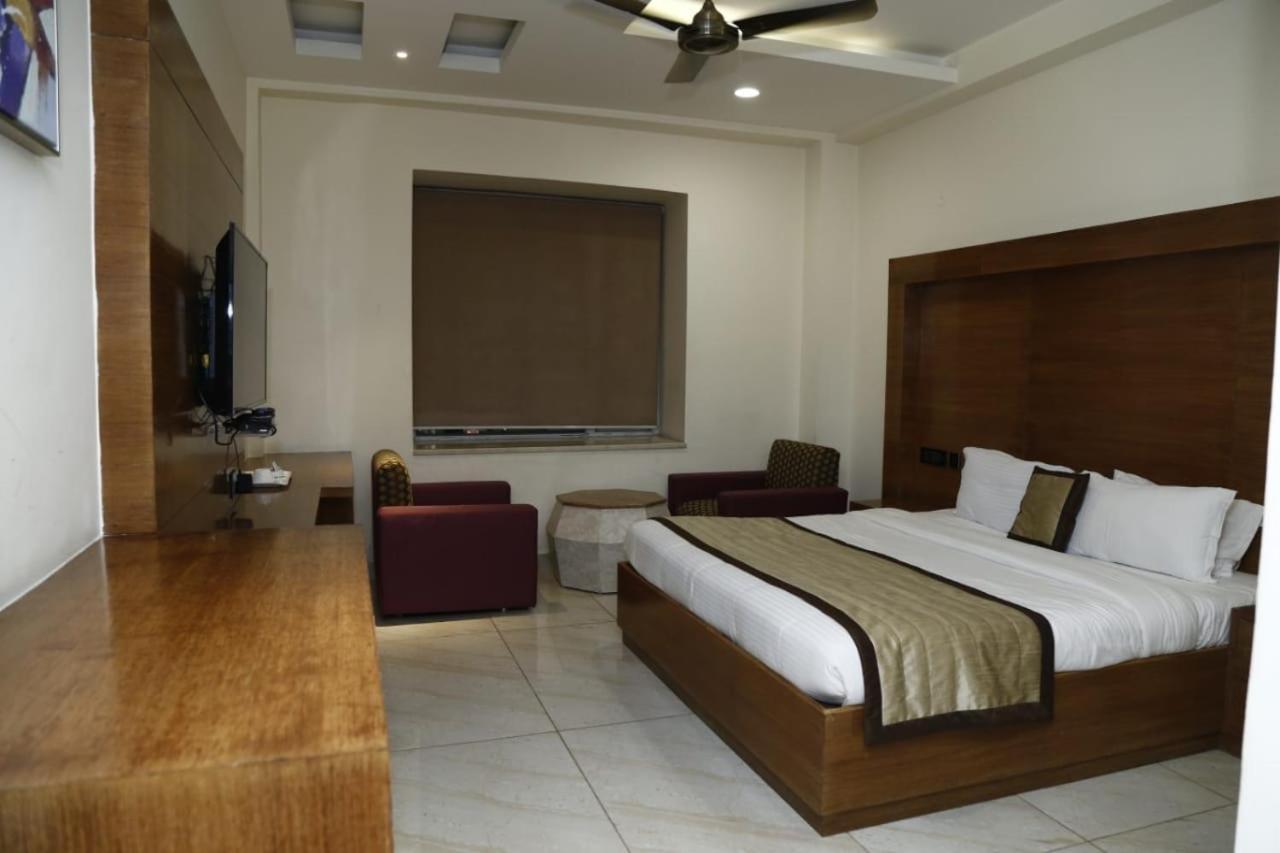 Hotel Pacific Roorkee Экстерьер фото