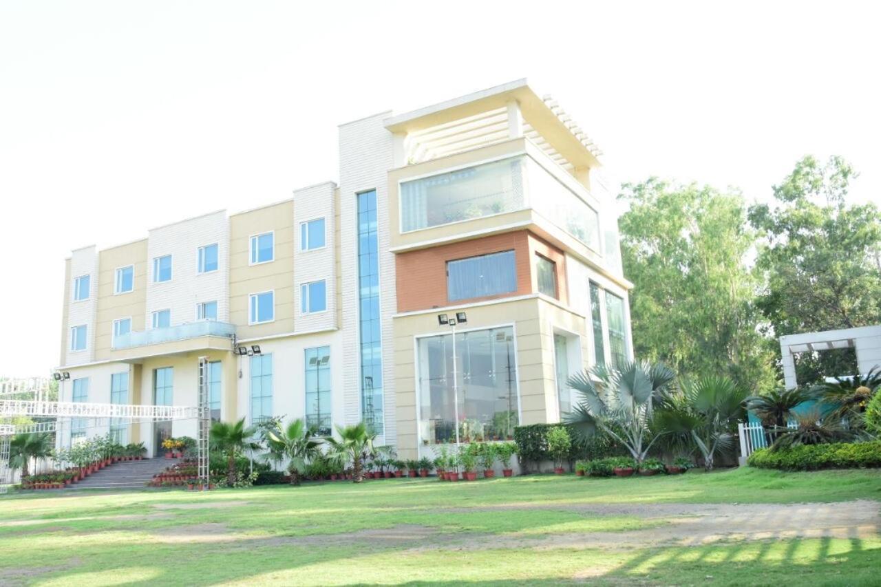 Hotel Pacific Roorkee Экстерьер фото